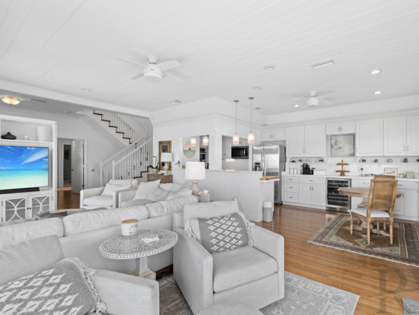 Waterfront Retreat with 4 Bedrooms in Longboat Key